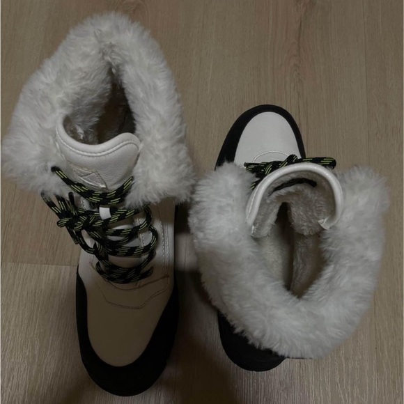 Snow boots - Picture 2 of 3